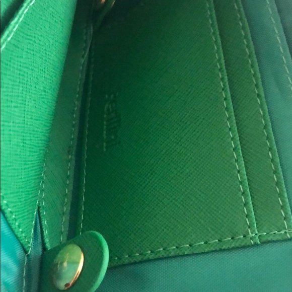 Perillini olive green wristlet - Picture 5 of 16